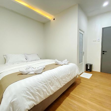 Double D Guesthouse Syariah ブキティンギ エクステリア 写真