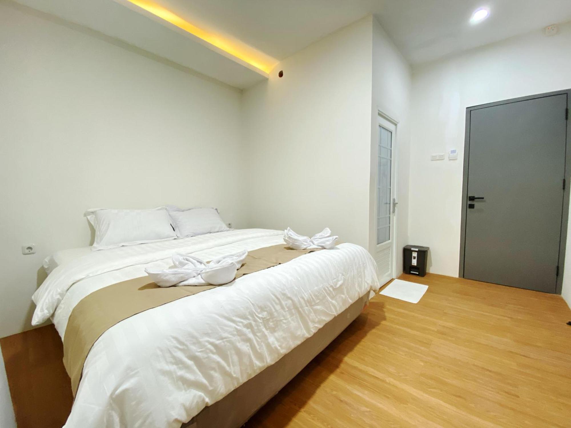 Double D Guesthouse Syariah ブキティンギ エクステリア 写真