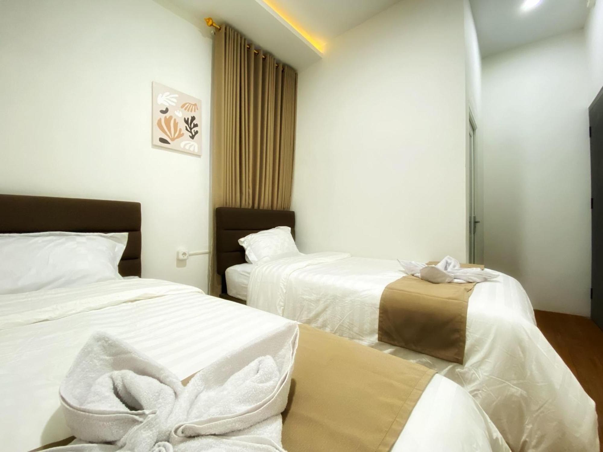 Double D Guesthouse Syariah ブキティンギ エクステリア 写真
