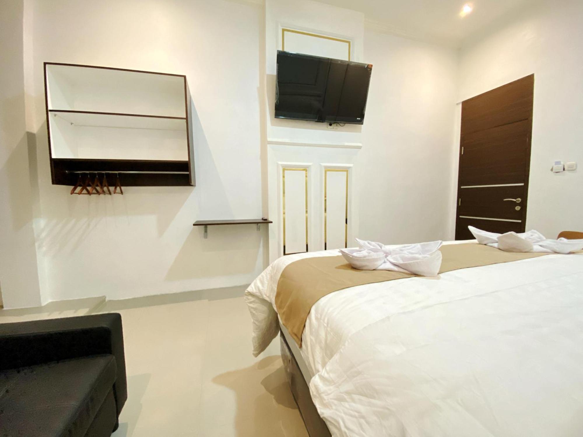 Double D Guesthouse Syariah ブキティンギ エクステリア 写真